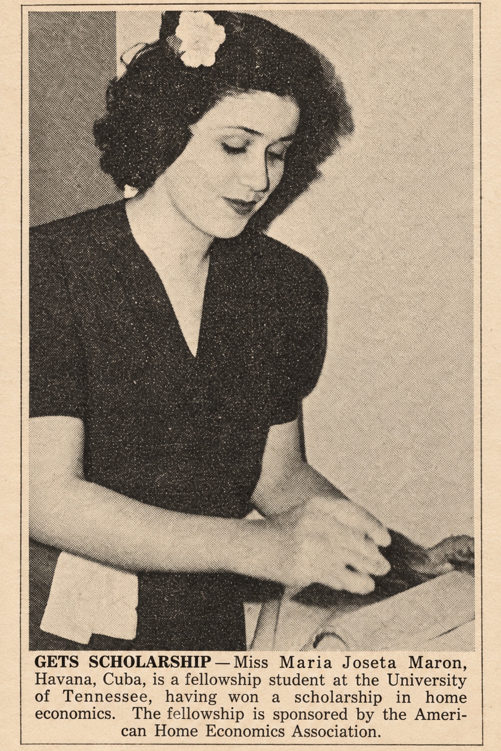 Newspaper clipping announcing María Josefa Marón’s University of Tennessee home economics scholarship